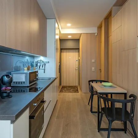 Deluxe River View By Polo Apartment *